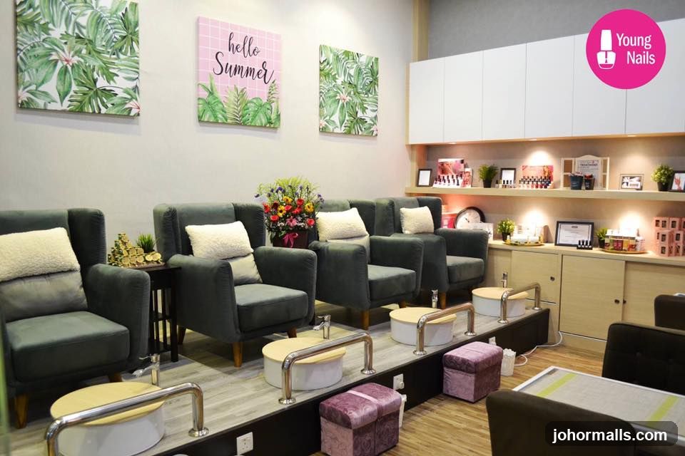 Young Nails Interior