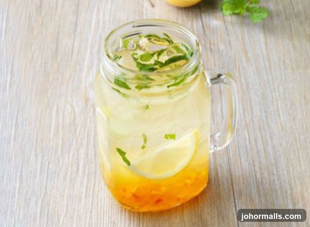 Lemon Mint Drink in Mason Jar