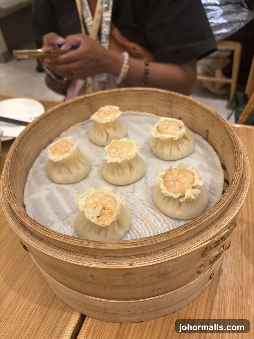 Dumplings in bamboo steamer