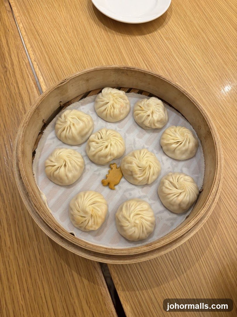 Steamed Dumplings in Bamboo Steamer