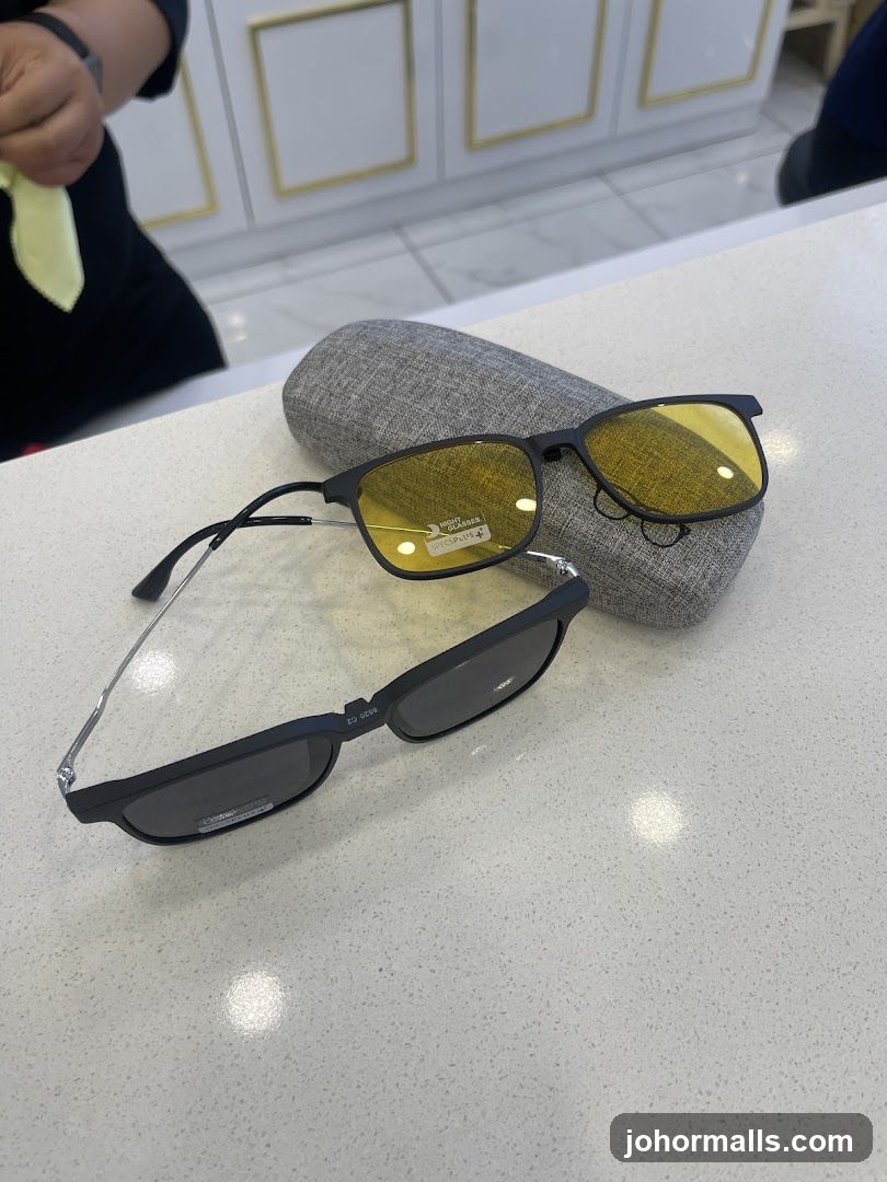 Eyewear Display