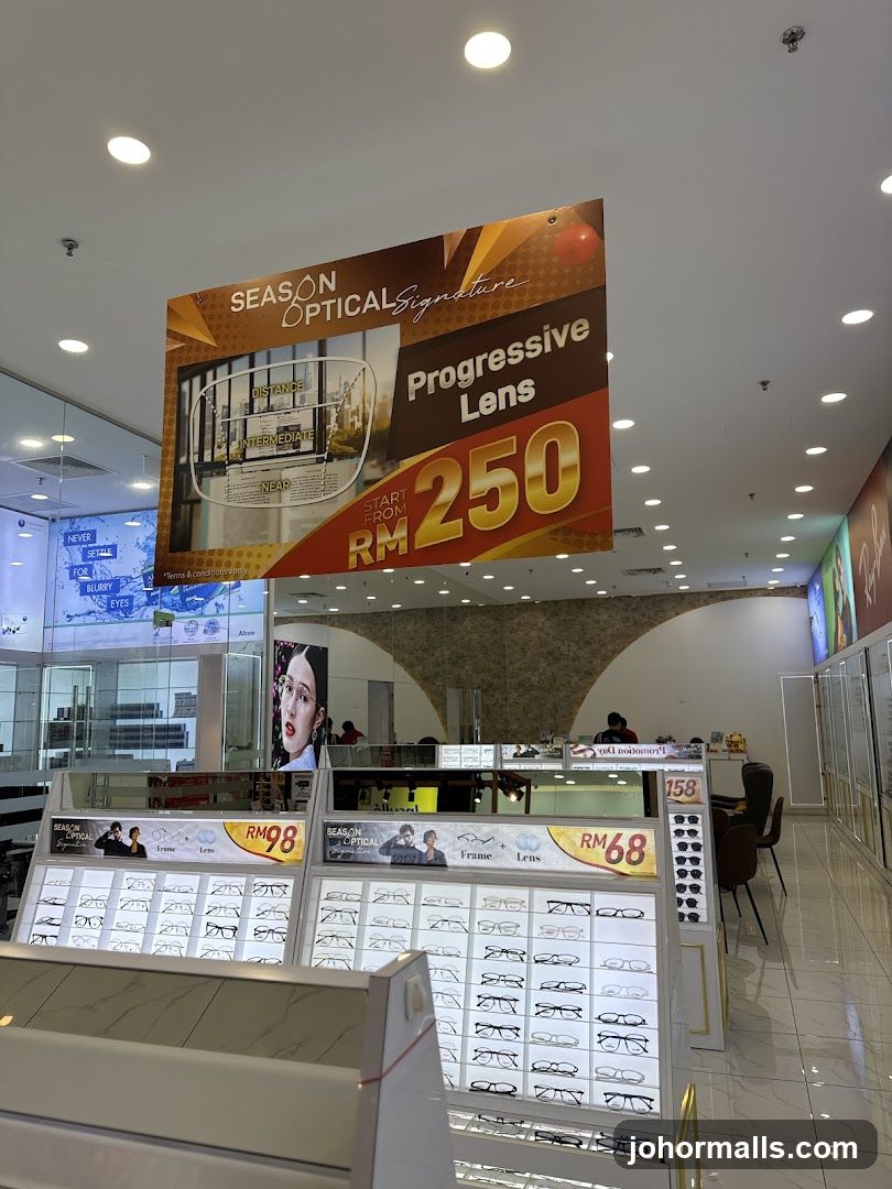 Season Optical Signature Store Interior