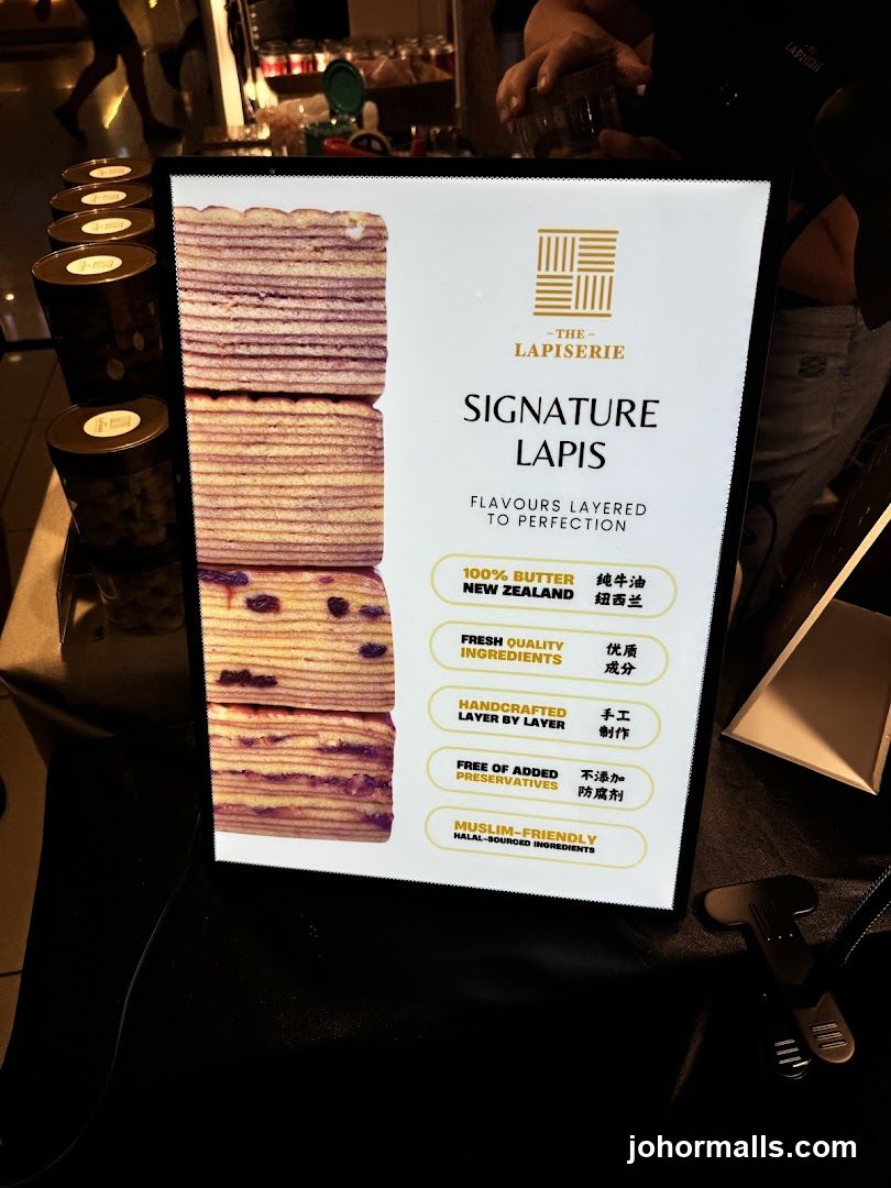 The Lapiserie Signature Lapis Display