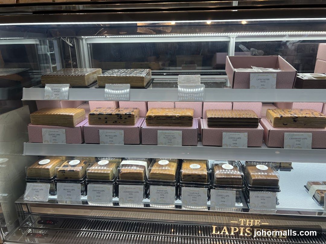 Lapiserie Display Case