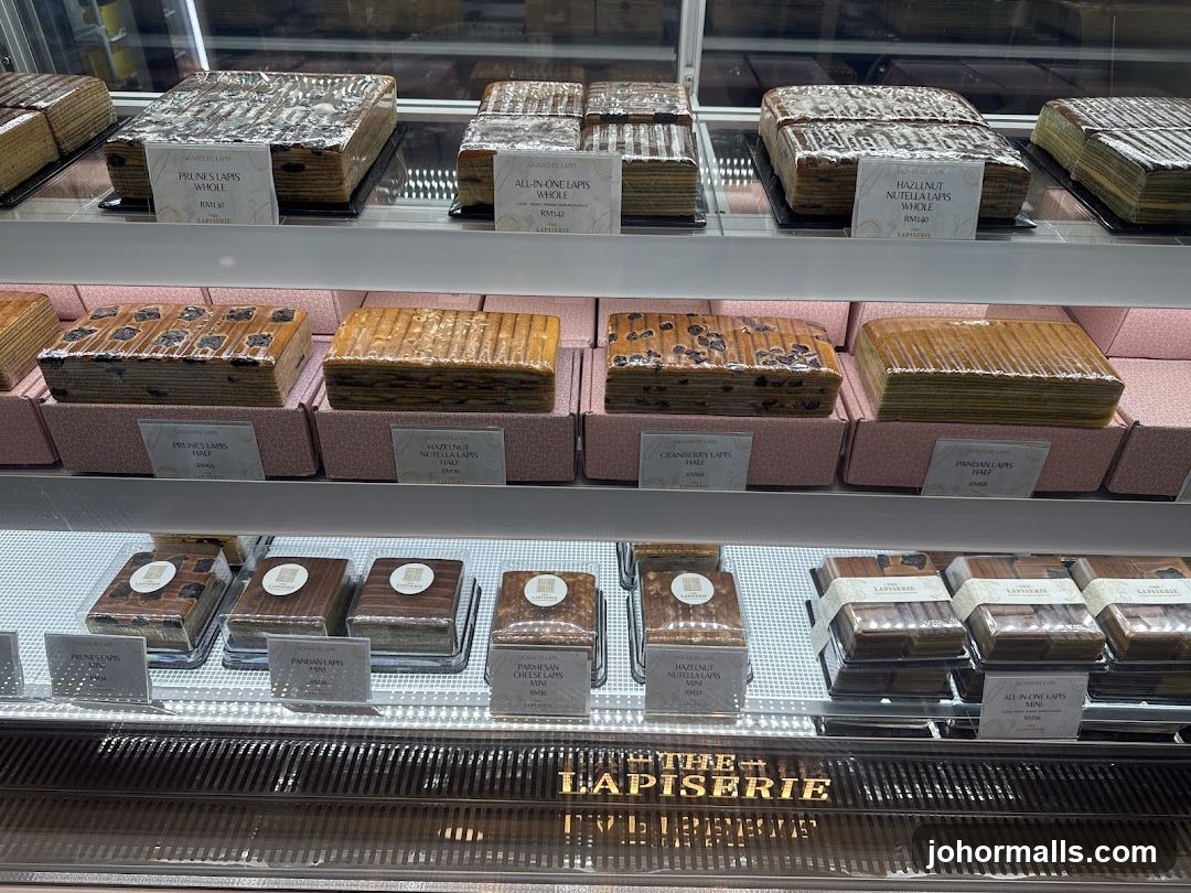 Lapiserie Display Case