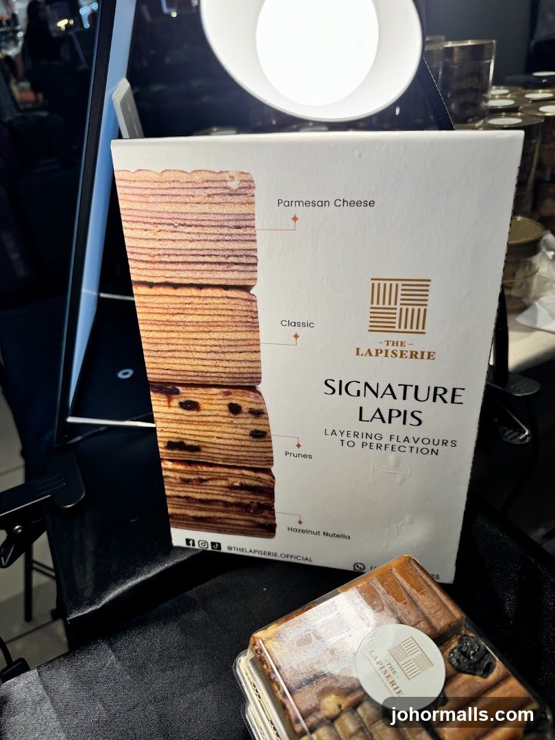 The Lapiserie Signature Lapis Display