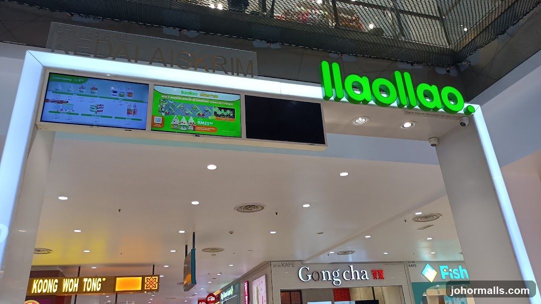 Llaollao storefront interior view