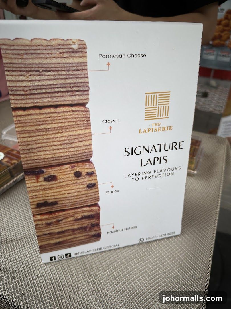 The Lapiserie Signature Lapis Box