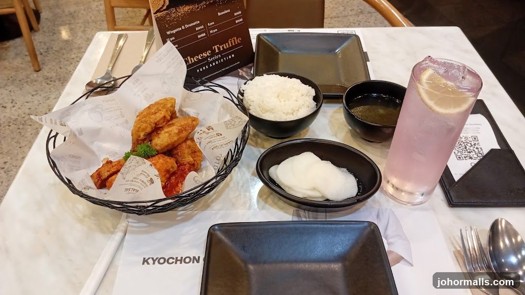 Table Setting at Kyochon Restaurant