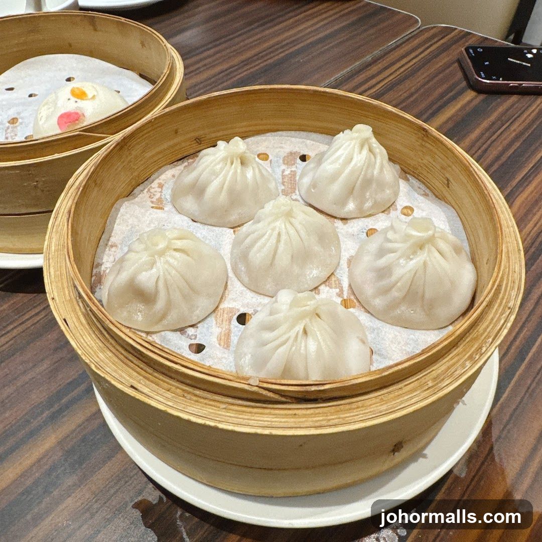 Dumplings in Bamboo Steamer