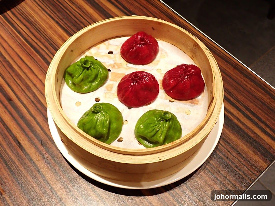 Steamed Dumplings in Bamboo Steamer