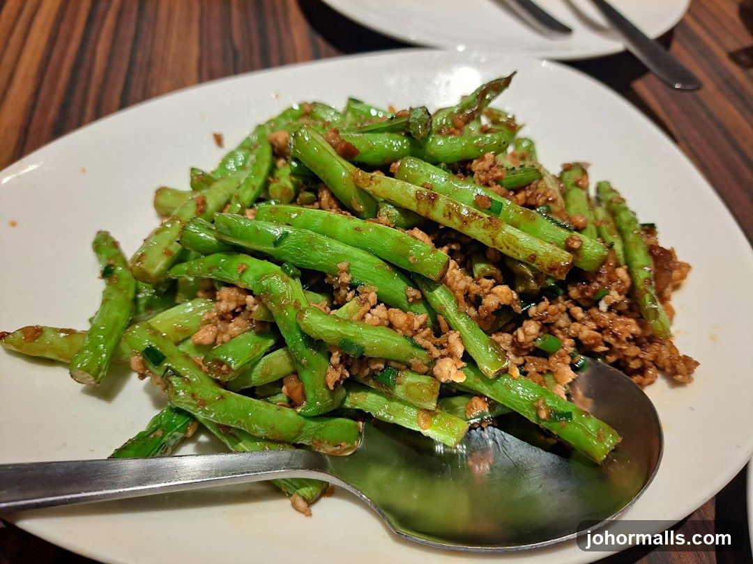 Stir-fried green beans with minced meat