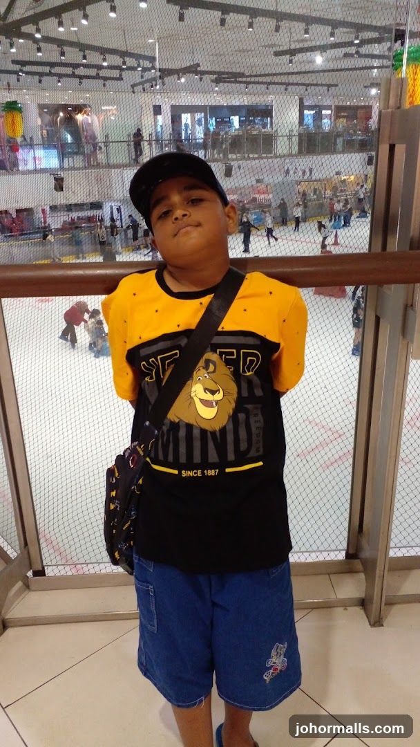Child at indoor shopping mall