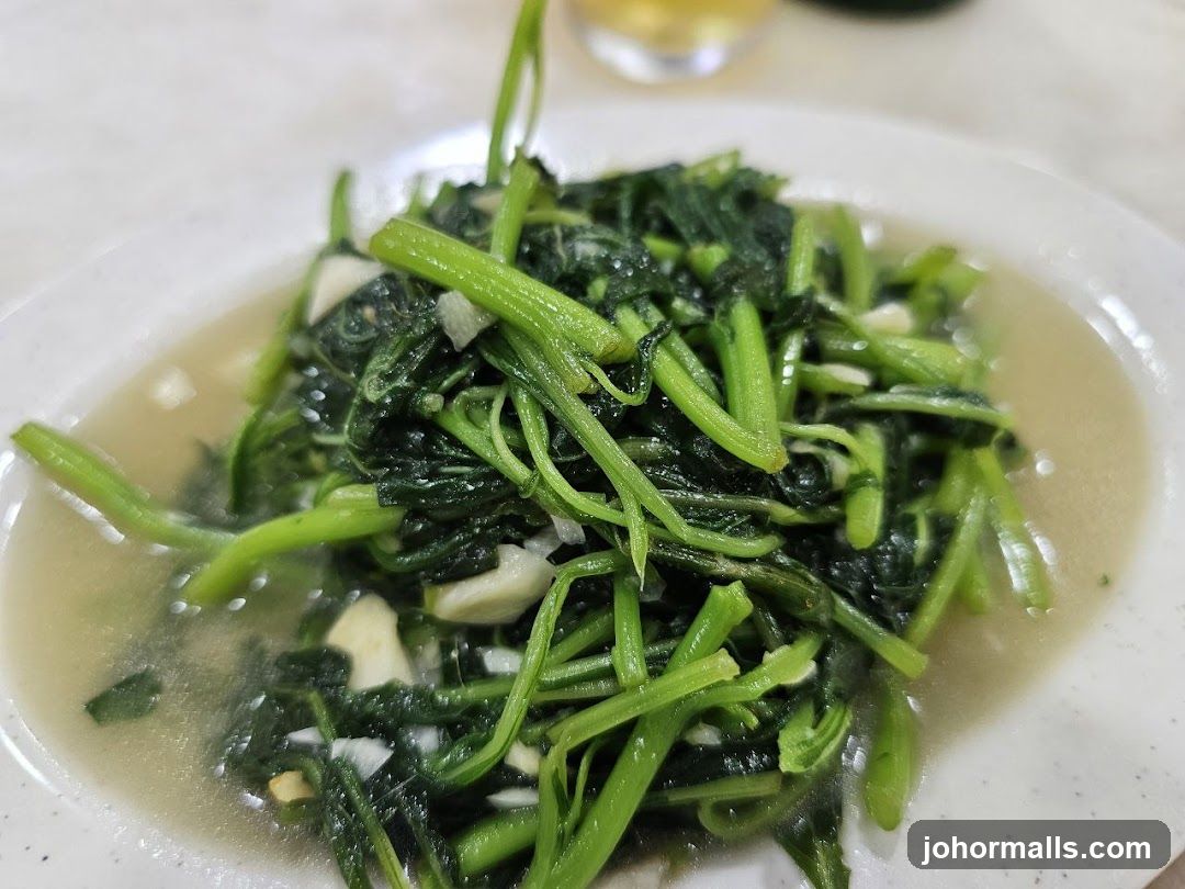 Stir-fried greens dish