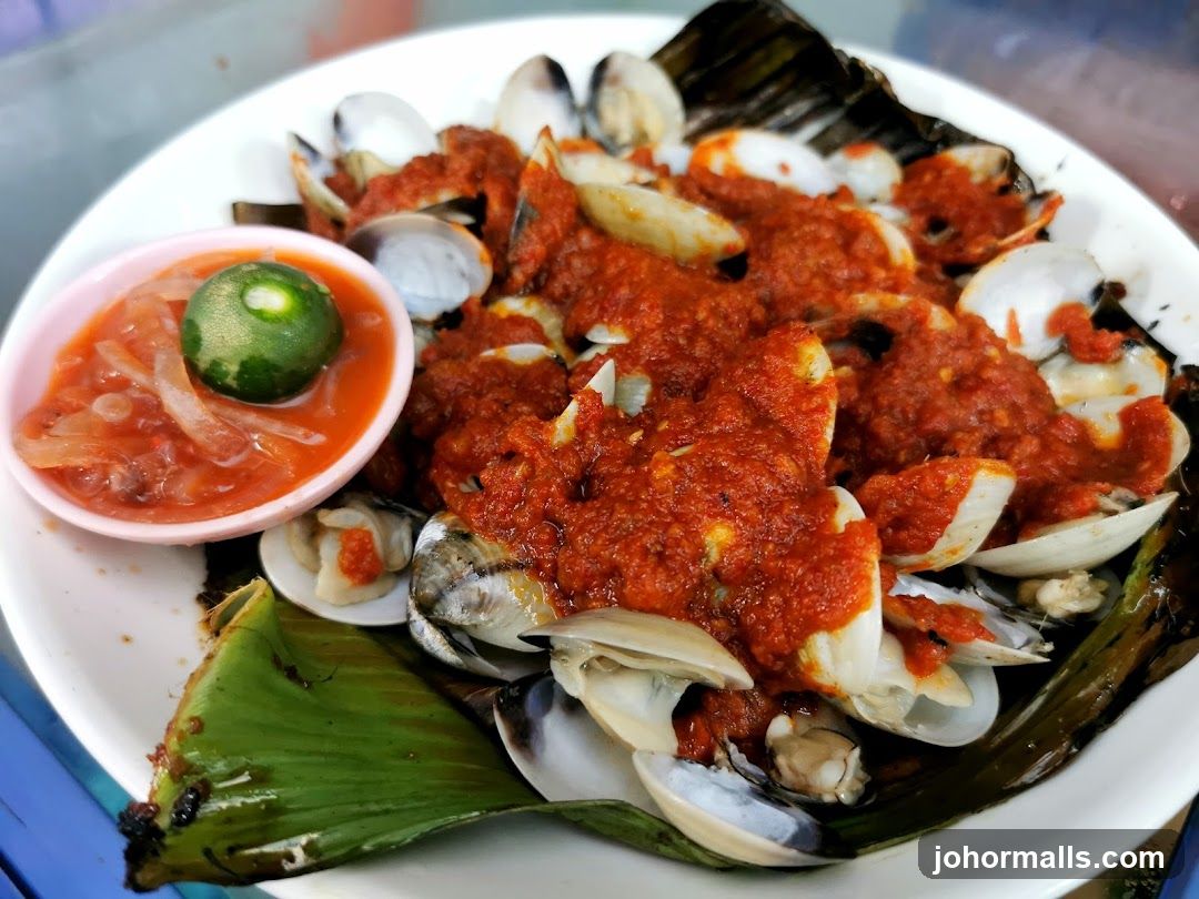 Seafood dish with chili sauce