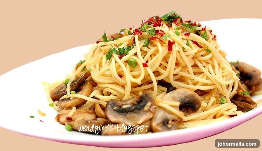 Spaghetti with Mushrooms and Herbs