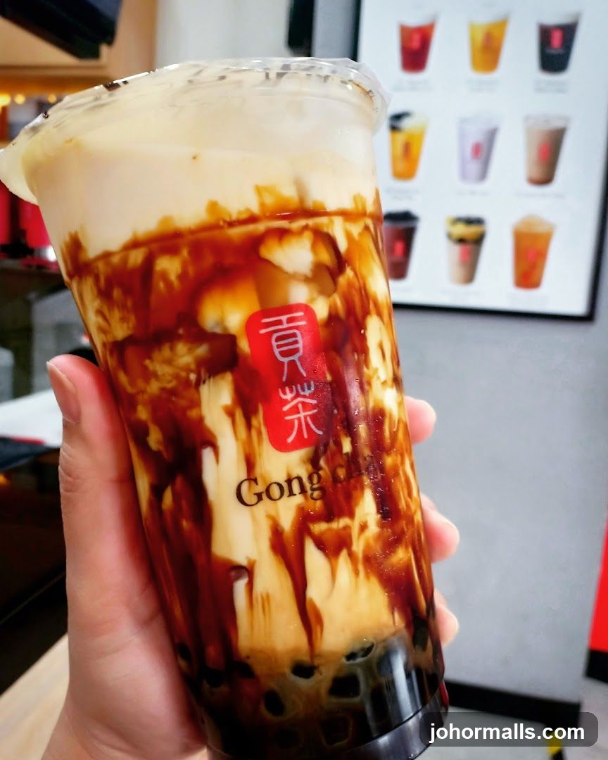 Hand holding bubble tea