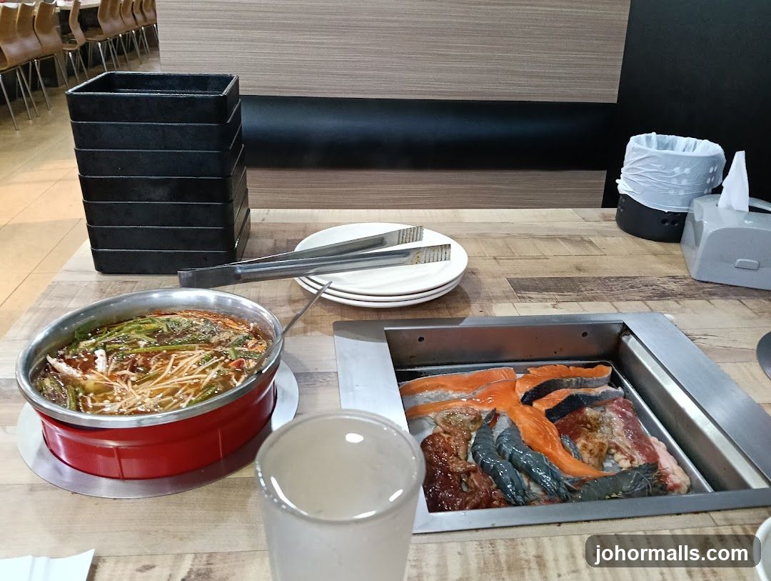 Restaurant Interior Table Setup