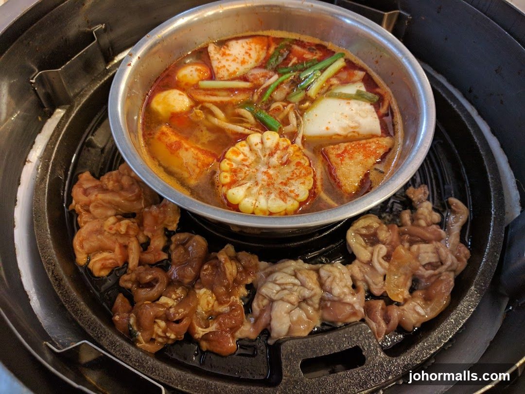 Grilled meat and hot pot dish