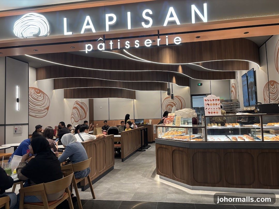 LAPISAN patisserie interior