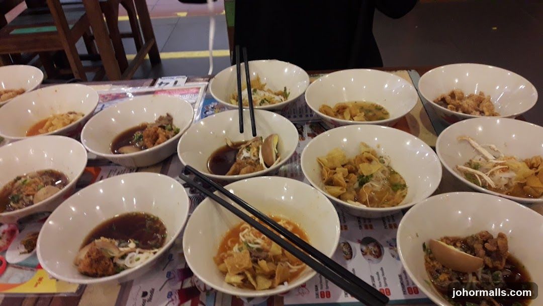 Table of Noodles Bowls