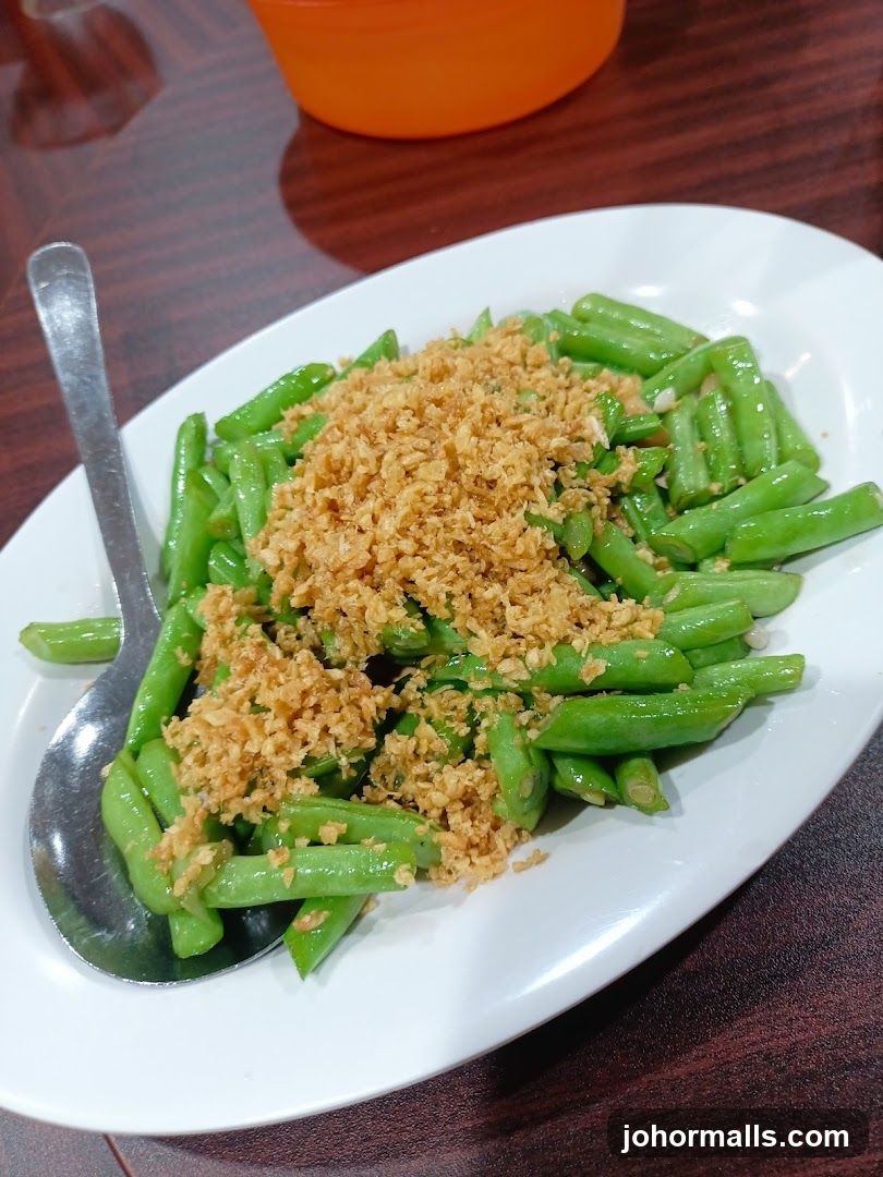Green Beans with Crispy Topping