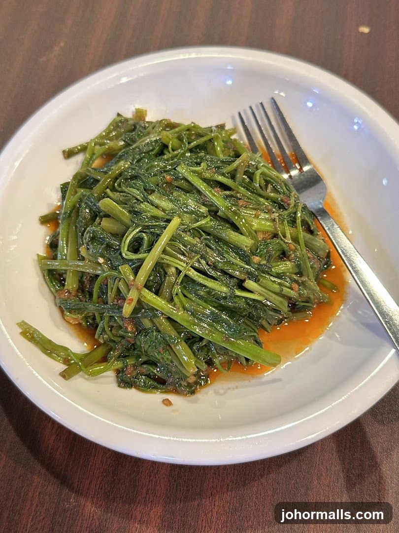 Stir-fried greens with sauce