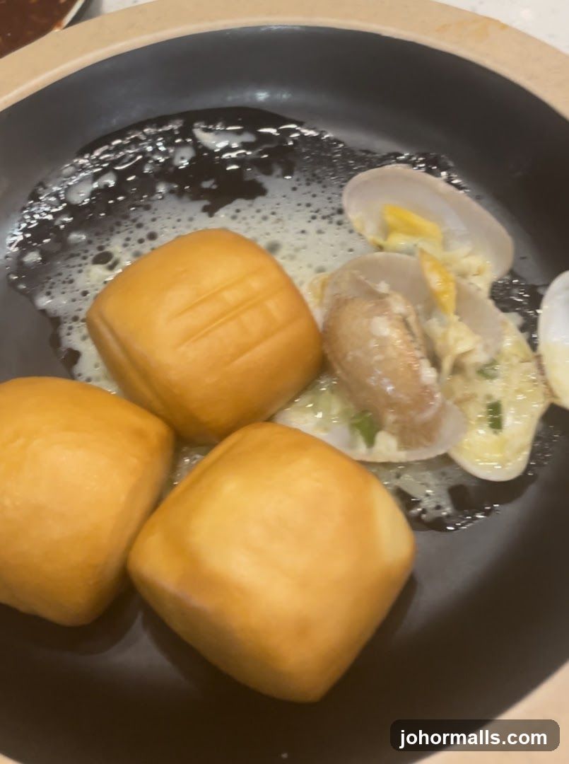 Fried Mantou with Clams