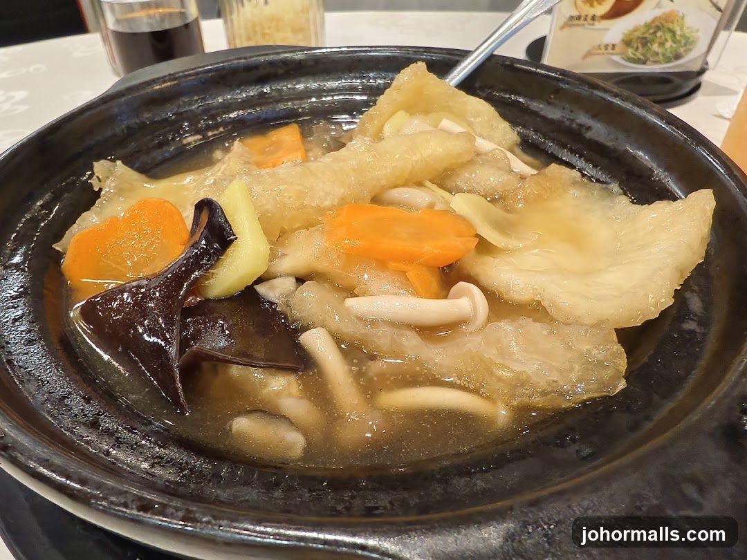 Braised Dish with Vegetables and Mushrooms