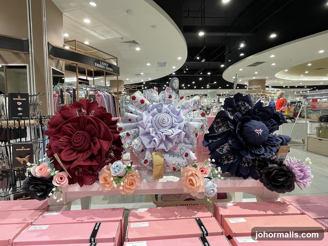 Decorative Pillows and Fashion Goods Display