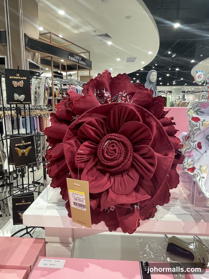 Flower-shaped cushion