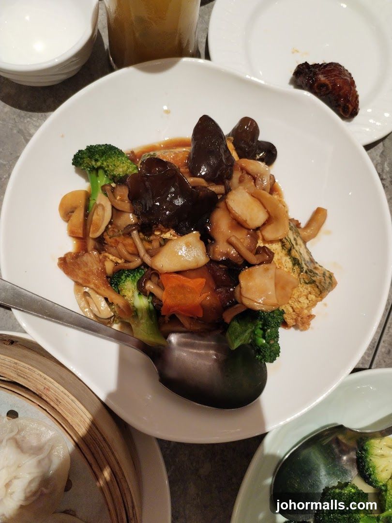 Mushroom and Broccoli Stir-fry