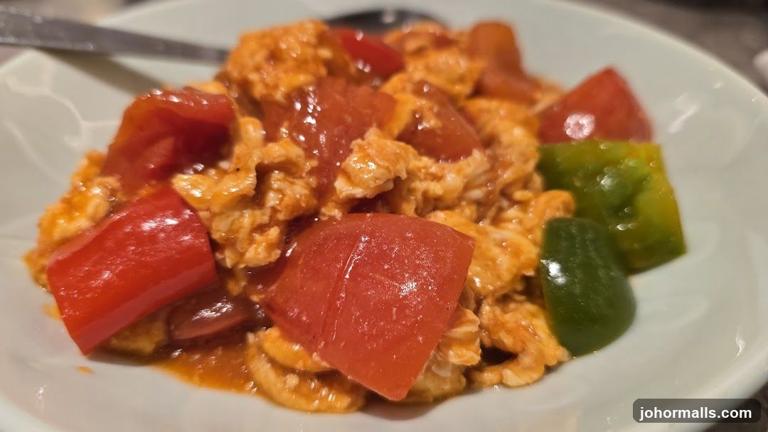Scrambled Eggs with Tomatoes and Peppers