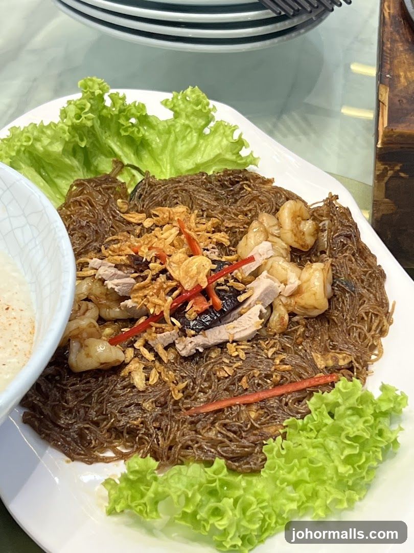 Noodles with Shrimp and Meat