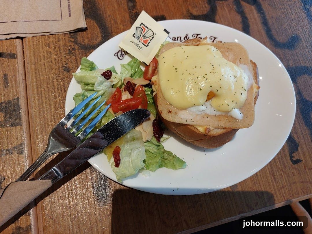 Eggs Benedict with Side Salad