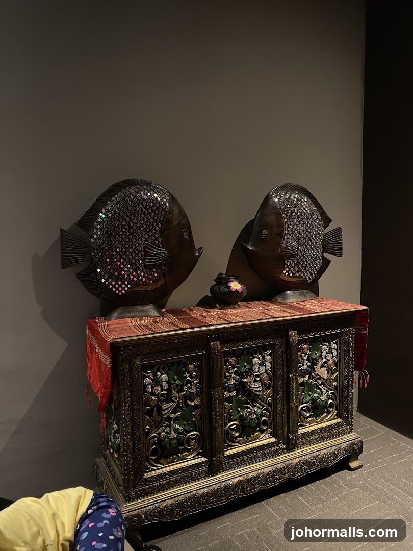 Decorative Cabinet with Fish Sculptures