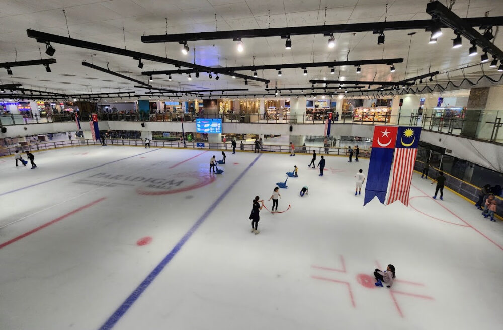 Paradigm Mall Johor Bahru: Ice Skating, Rock Climbing And The J-BIO Concept